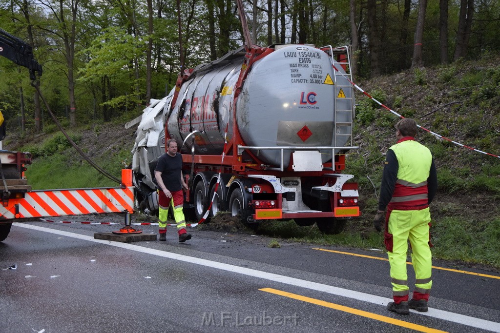 VU Gefahrgut LKW umgestuerzt A 4 Rich Koeln Hoehe AS Gummersbach P454.JPG - Miklos Laubert